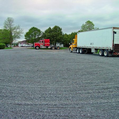Country Squire Motel Arnprior Екстер'єр фото