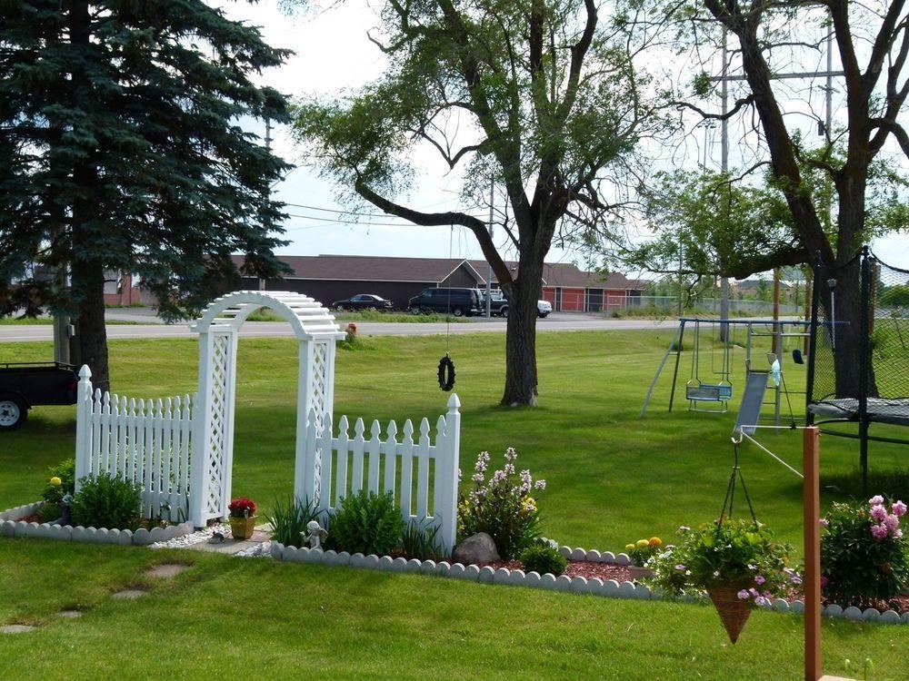 Country Squire Motel Arnprior Екстер'єр фото