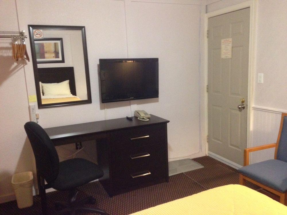 Country Squire Motel Arnprior Екстер'єр фото