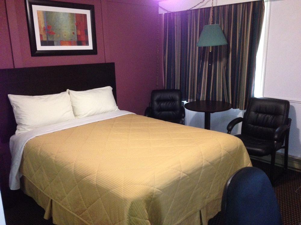 Country Squire Motel Arnprior Екстер'єр фото