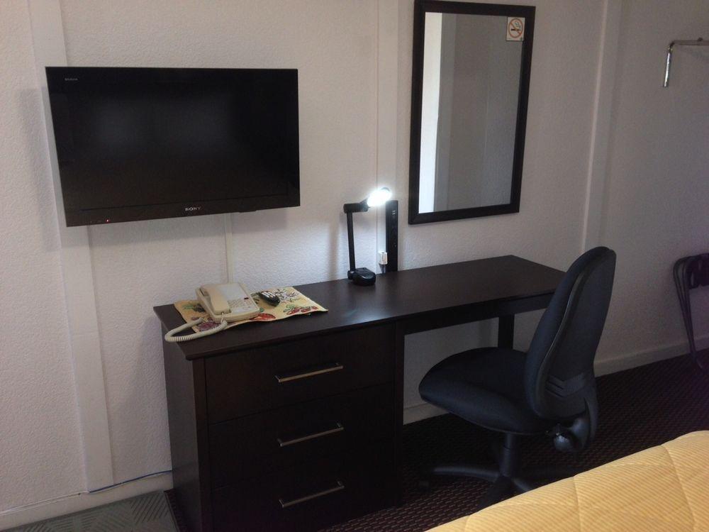 Country Squire Motel Arnprior Екстер'єр фото