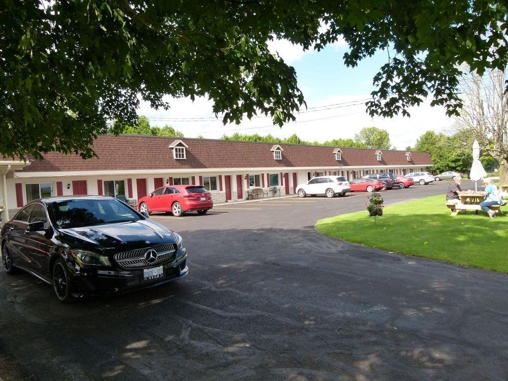 Country Squire Motel Arnprior Екстер'єр фото