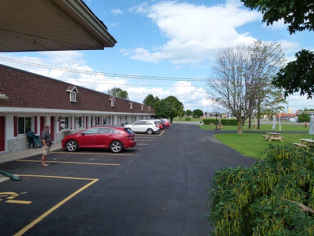 Country Squire Motel Arnprior Екстер'єр фото