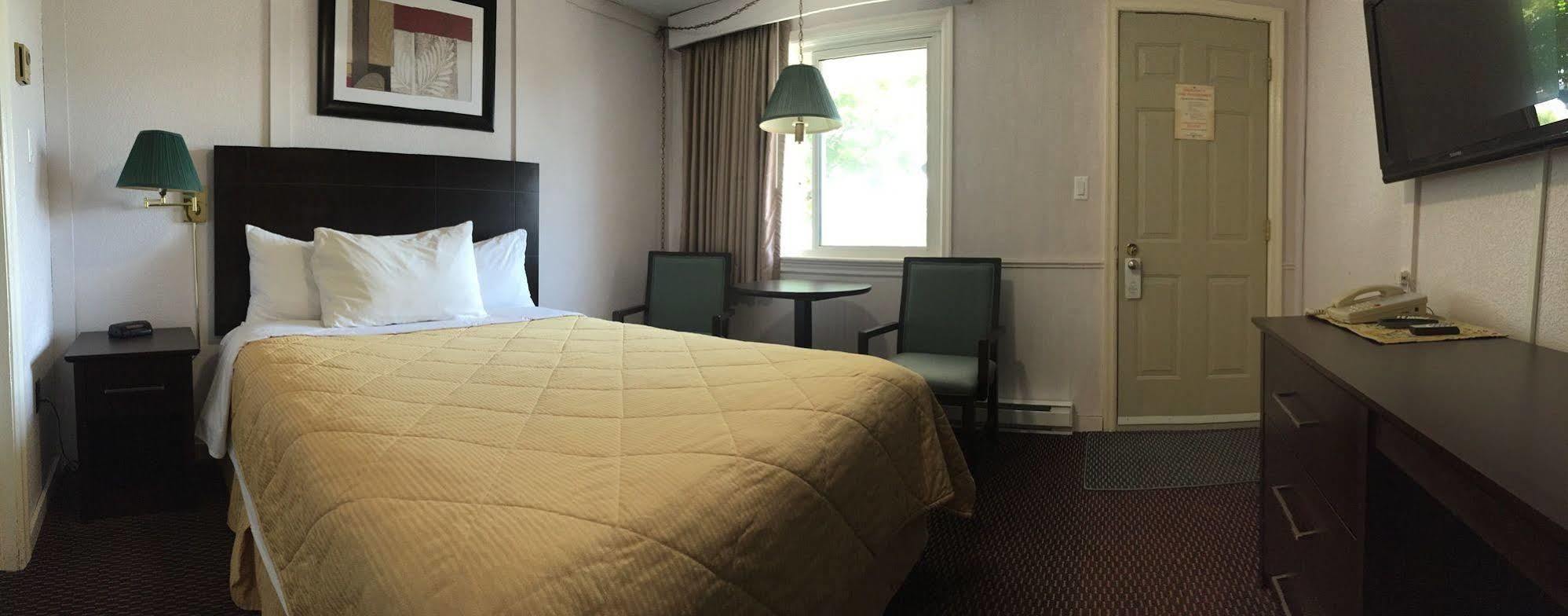 Country Squire Motel Arnprior Екстер'єр фото