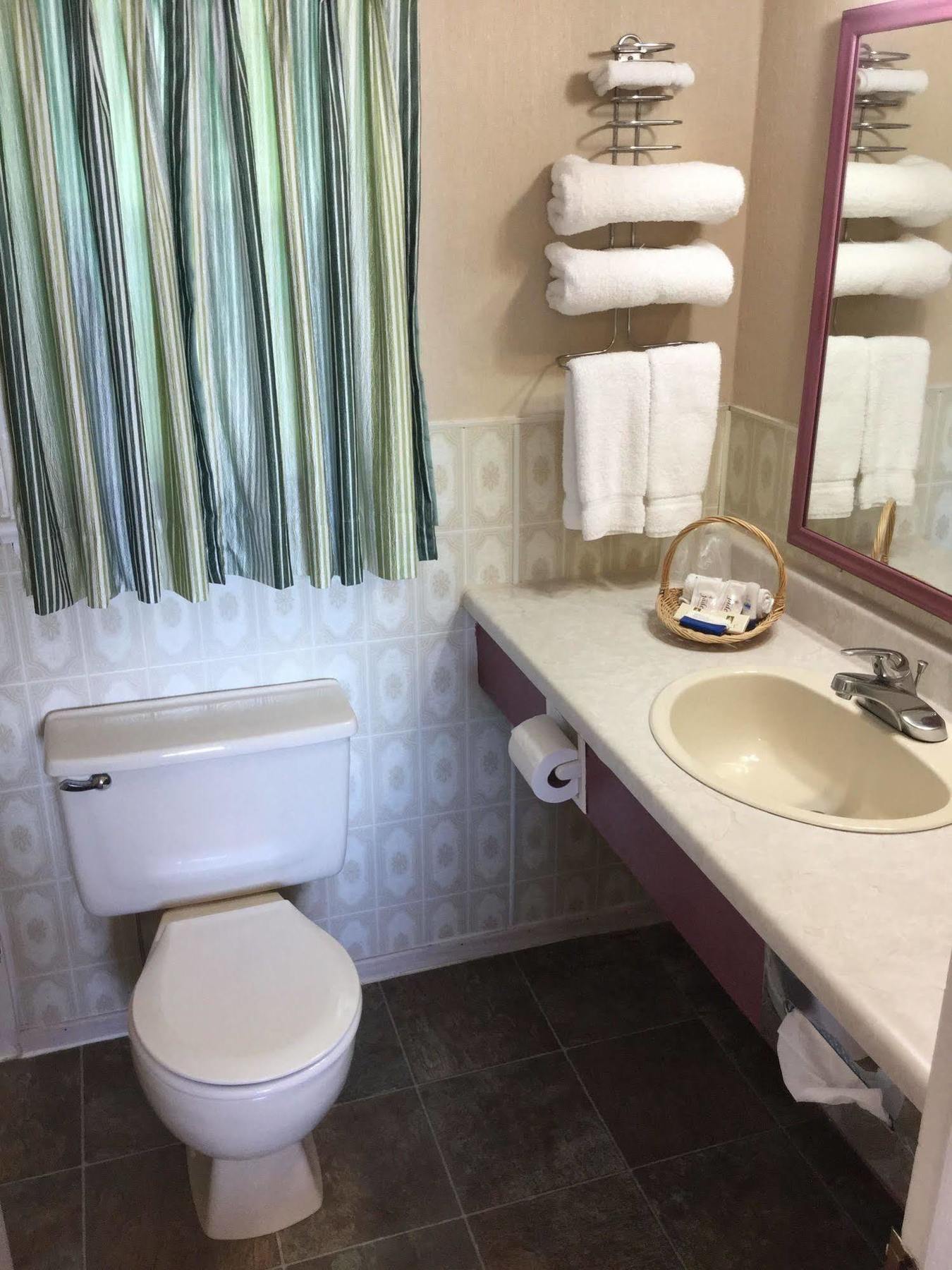 Country Squire Motel Arnprior Екстер'єр фото