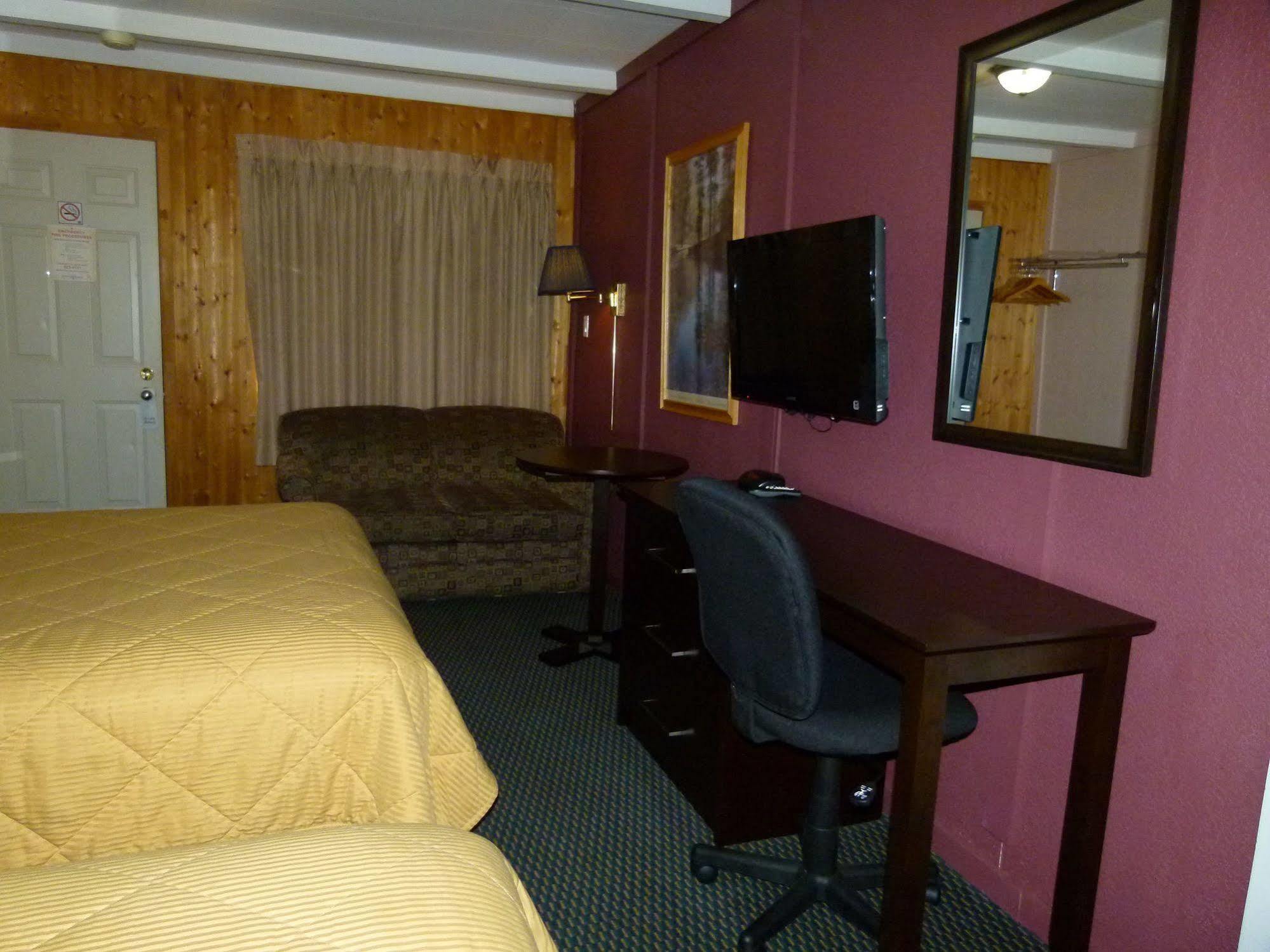 Country Squire Motel Arnprior Екстер'єр фото