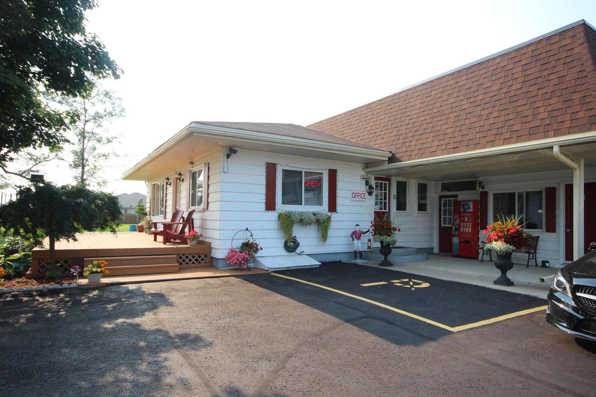 Country Squire Motel Arnprior Екстер'єр фото