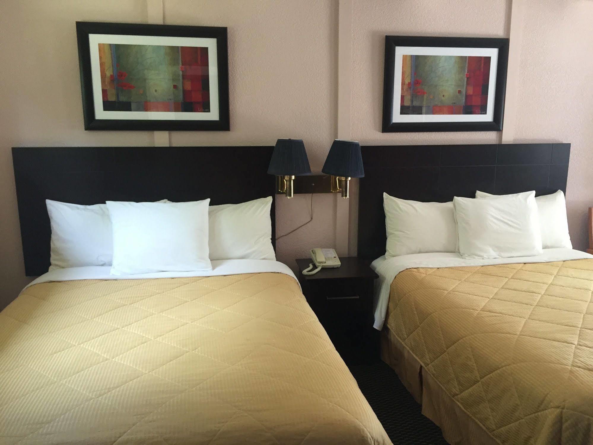 Country Squire Motel Arnprior Екстер'єр фото