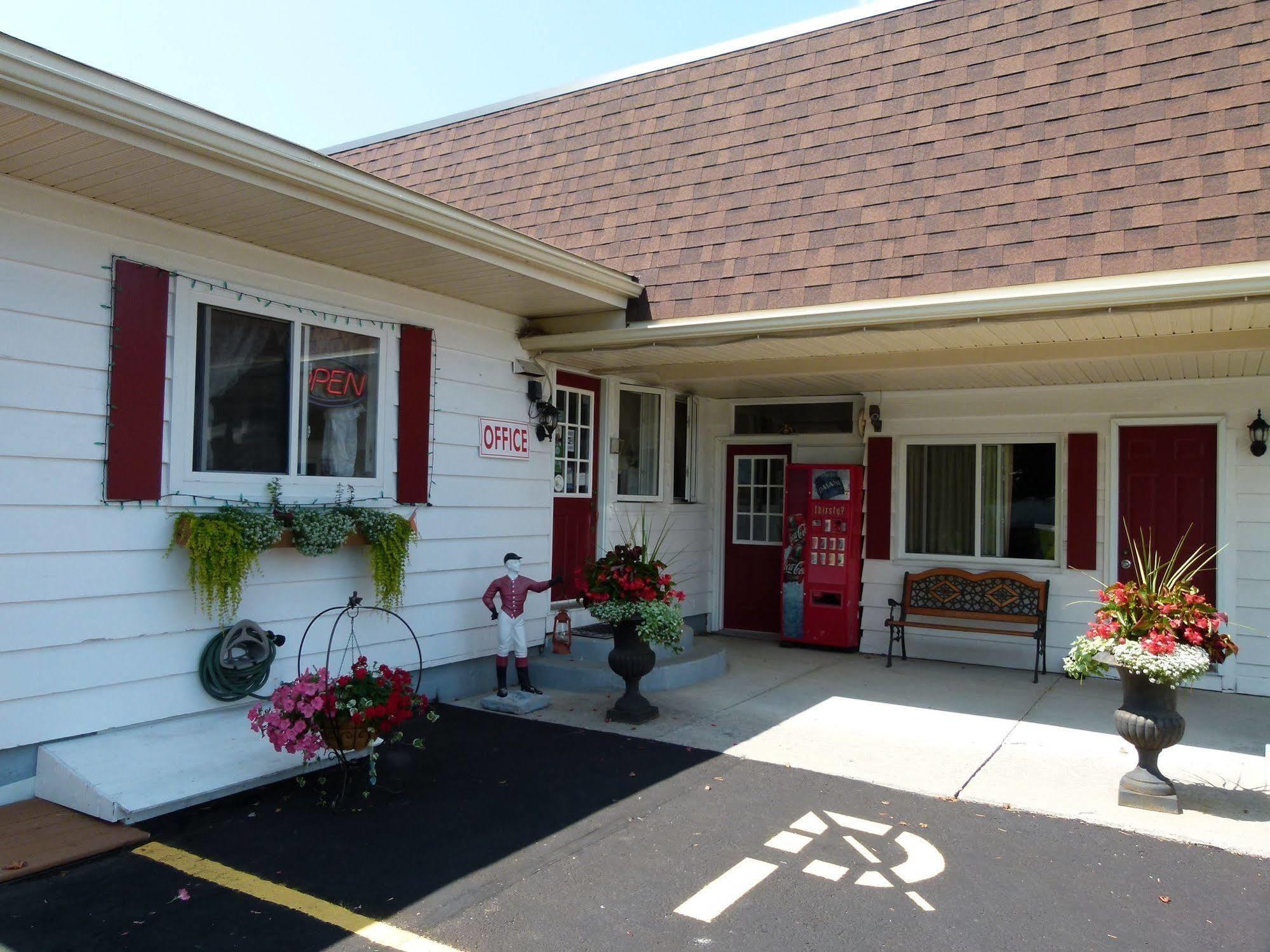 Country Squire Motel Arnprior Екстер'єр фото