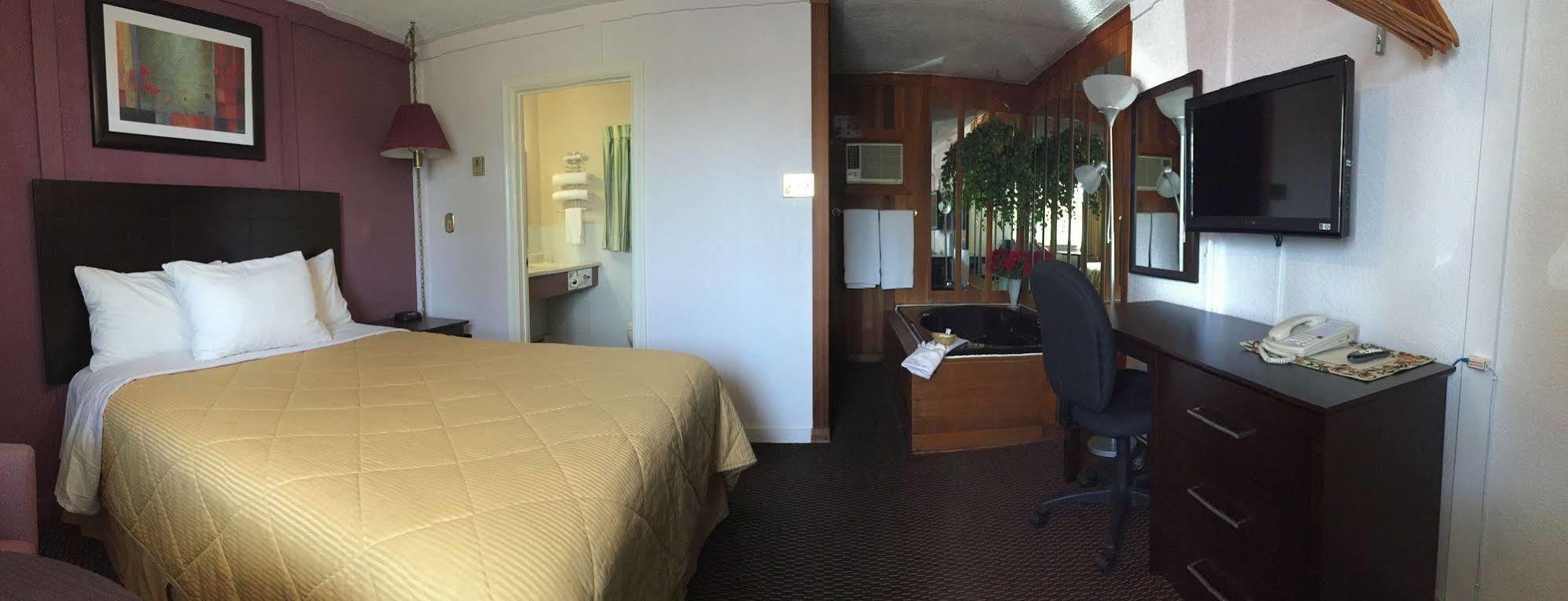 Country Squire Motel Arnprior Екстер'єр фото